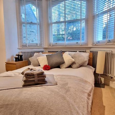 Action Packed Local 3Br 1 Mins Walk To Everything Apartman London Kültér fotó