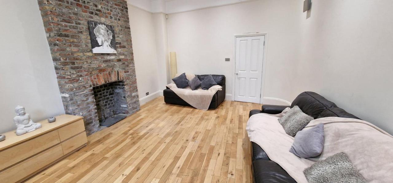 Action Packed Local 3Br 1 Mins Walk To Everything Apartman London Kültér fotó