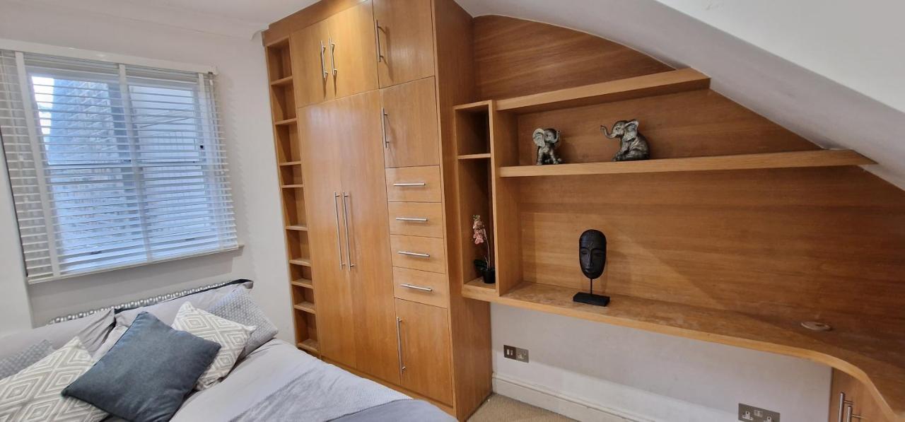 Action Packed Local 3Br 1 Mins Walk To Everything Apartman London Kültér fotó